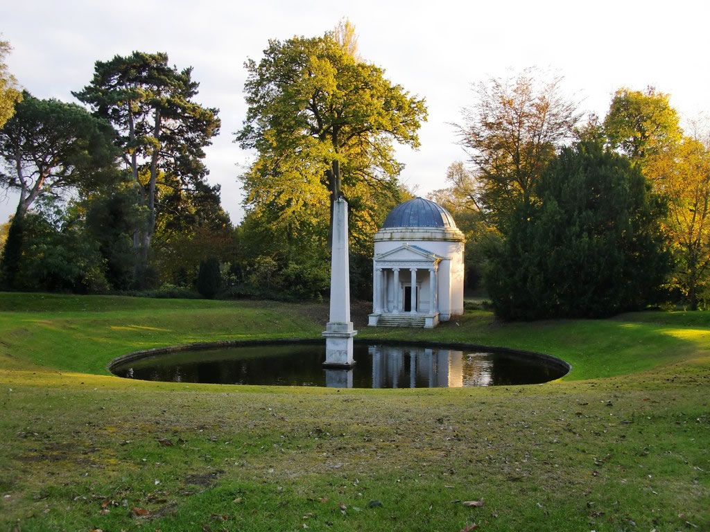 The Ionic Temple, Obelisk and Mirror Pond at Chiswick House (Stefan Czapski)