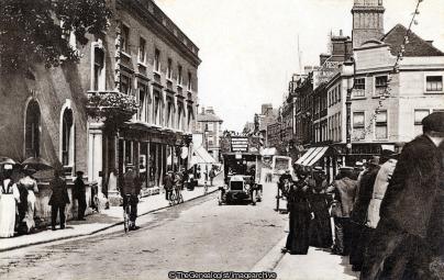 Bedford High Street from town bridge 1916 (1916, 1916/07/26, Bedford, Bedfordshire, bicycle, Bridge, Daniels, High Street, horse and cart, Mrs, omnibus, Sandy, St Neots Road)