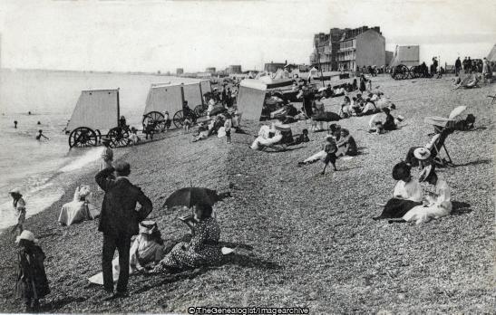 Hythe Beach 1910 (1/2d, 1910-07-21, Bathing Huts, Bathing Machine, Beach, Burbridge, Hythe, Kent, Mrs, Nancy Hill Road, Sutton Coldfield, Warwickshire)