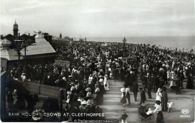 Lincs Cleethorpes Bank Holiday Crowd 1913 (1913, Bank Holiday, Cleethorpes, crowd, England, Lincolnshire)