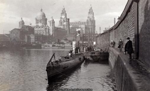 Liverpool Canning Dock captured German submarine 1919 (1919, Canning Dock, England, Lancashire, Liver Building, Liverpool, Submarine, U-Boat)