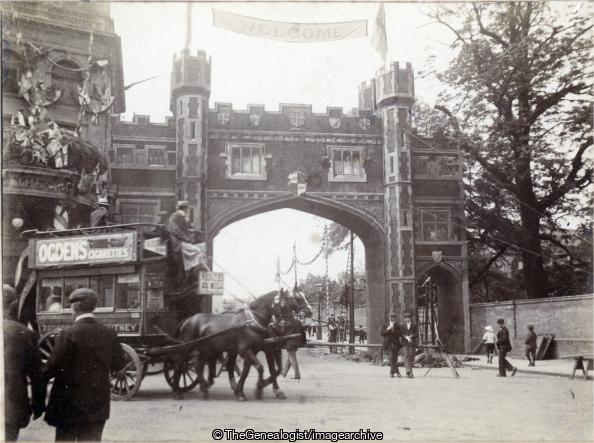 London Arch Coronation Decorations ( Shilling Theatre, Coronation, England, Fulham, Fulham Theatre, Horse Drawn Omnibus, London, London General Omnibus Company Limited, vehicle)