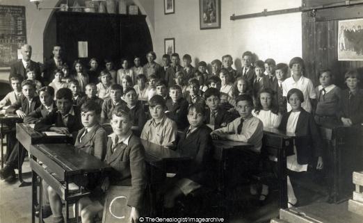 London Mixed School dated 1911 Gaslights (Class, London, School)