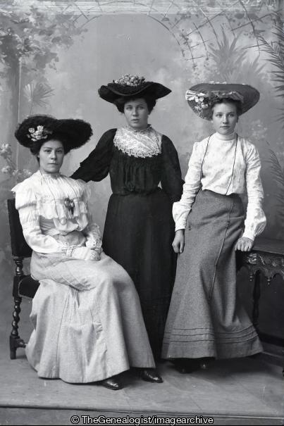 Miss Gould group of ladies C1903 (1903, Group Photograph, hat, Hills & Saunders, Lace, Ladies, Miss Gould, studio)