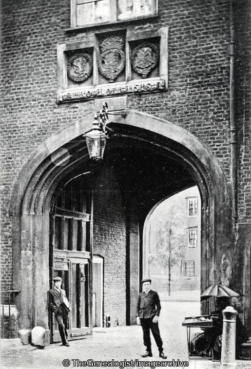 Old Gateway Lincoln's Inn London (England, Holborn, Lincoln's Inn, London, Old Gateway)