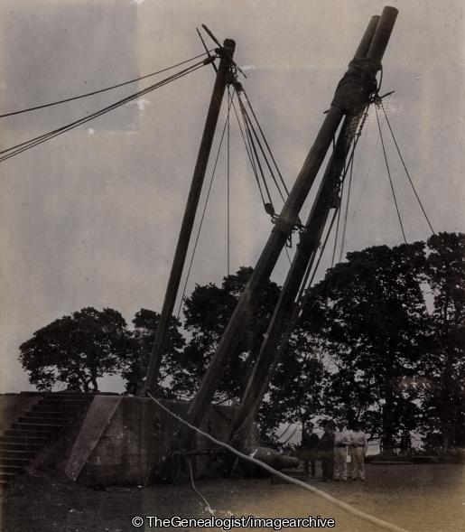 Raising Medium Sheers by Derrick on to Parapet (1907, cannon, Derrick, England, Essex, Lifting Equipment, Sheers, Shoeburyness)