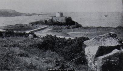 Rocquaine Castle and Bay (Fort Grey, Guernsey, Rocquaine Bay, Rocquaine Castle)