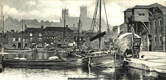 The Quays, Lincoln (Barge, boat, Brayford Pool, Cathedral, England, Lincoln, Lincoln Cathedral, Lincolnshire, Quay, Vessel)