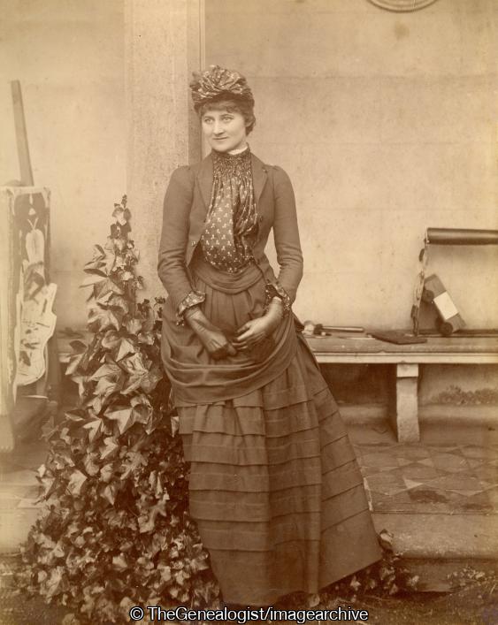Woman in dress (Victorian, Woman)