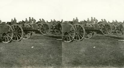WWI - Canadian Artillery Proceeding to the Front (18 Pounder QF, 3d, Artillery, Canadian, Gun And Limber, Horse, light artillery, WW1)